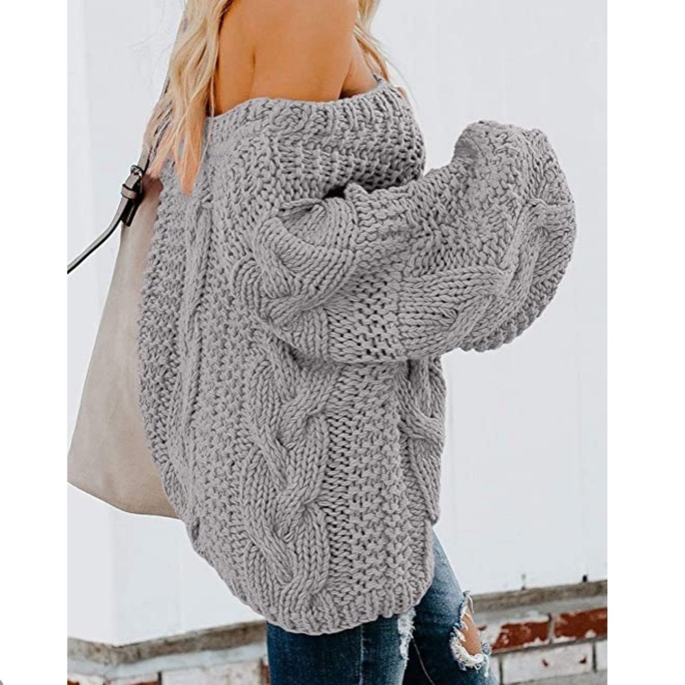 Beautiful woman sexy off shoulder loose sweater - Picture 4 of 5